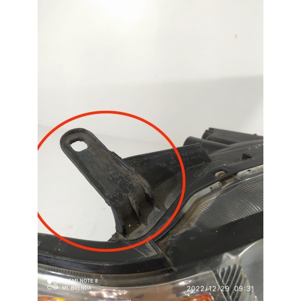 Farol Mitsubishi Triton Direito 2008/2012 Detalhe