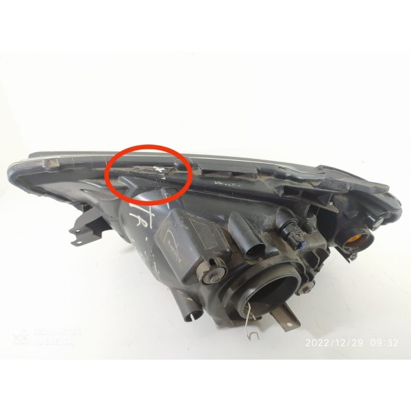 Farol Mitsubishi Triton Direito 2008/2012 Detalhe