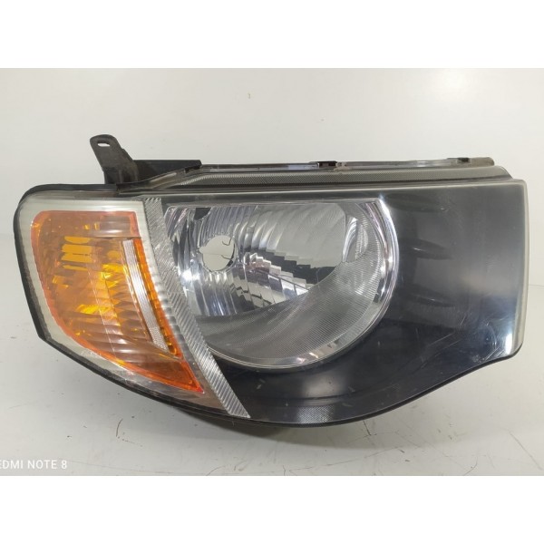 Farol Mitsubishi Triton Direito 2008/2012 Detalhe