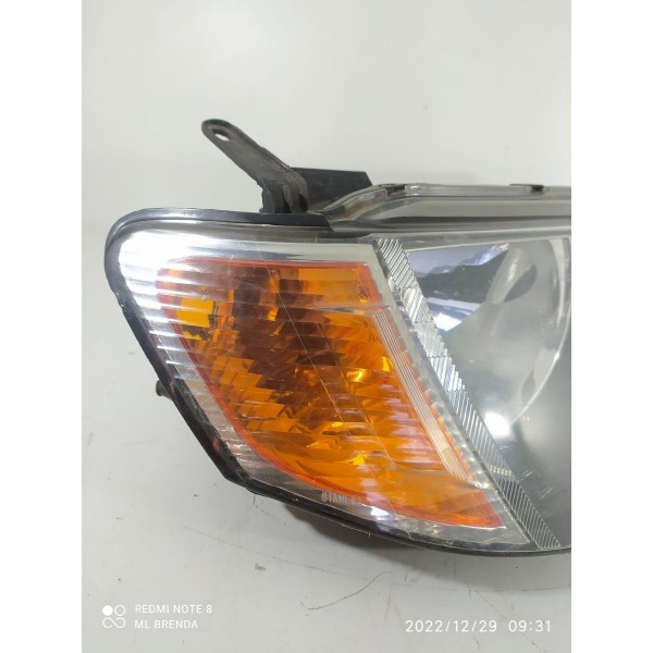 Farol Mitsubishi Triton Direito 2008/2012 Detalhe