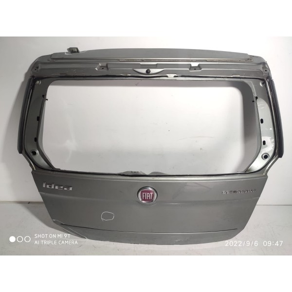 Tampa Traseira Fiat Idea Attractive 2011/20 Detalhe / 19473