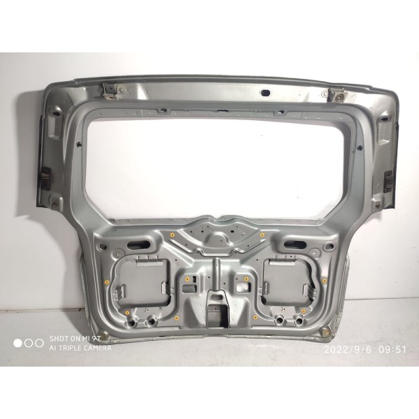 Tampa Traseira Fiat Idea Attractive 2011/20 Detalhe / 19473