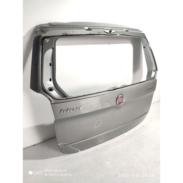 Tampa Traseira Fiat Idea Attractive 2011/20 Detalhe / 19473