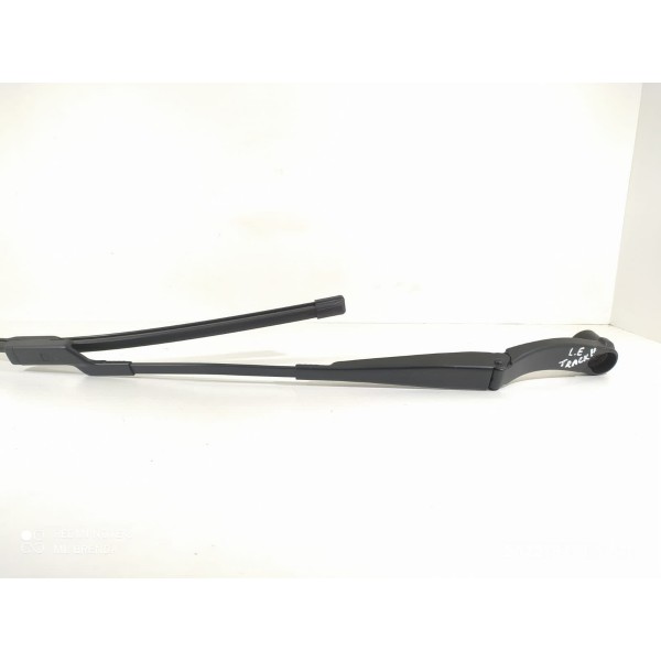 Braço Limpador Parabrisa Tracker Esq 2020/2024 Orig / 18730