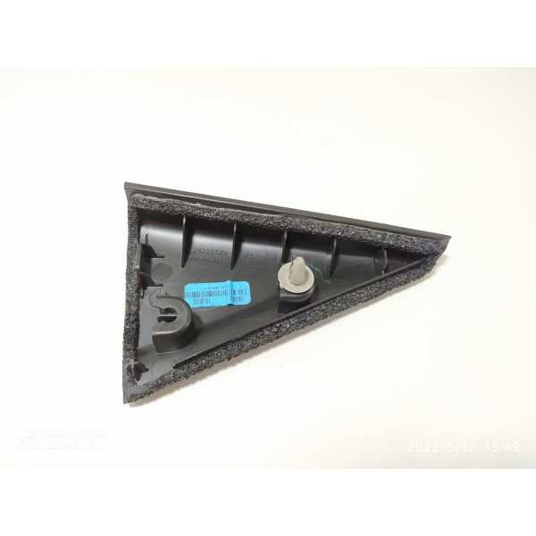 Moldura Externa Porta Tracker 2020 2021 2022 Tras Esq/ 18604