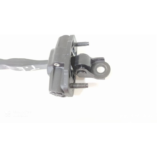 Limitador Porta Tracker Traseira Esq 2020/2024 Orig /18539