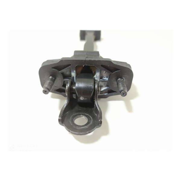 Limitador Porta Tracker Traseira Esq 2020/2024 Orig /18539