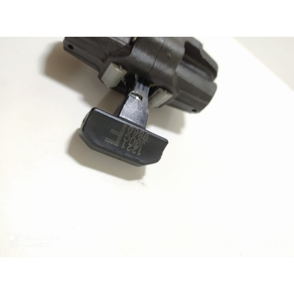 Limitador Porta Tracker Dianteira Dir 2020/2024 Orig /18538
