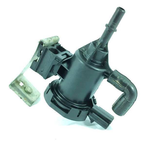 Valv Canister Mercedes Gla Cla A 200 250 A0004760600 Orig