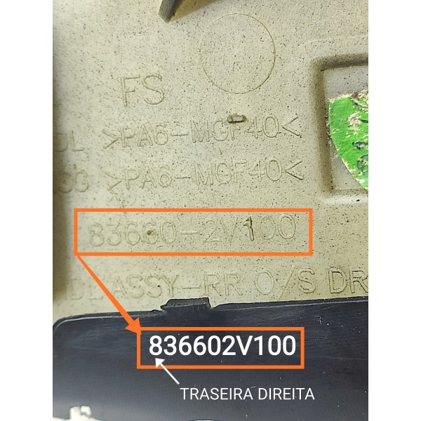 Macaneta Externa Veloster Tras Direita 2011/2016 836602v100