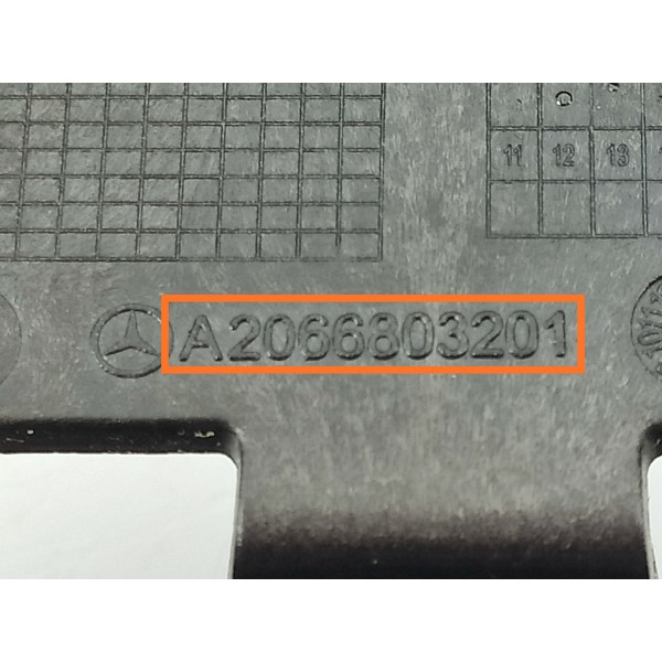 Acabamento Apoia Braco Mercedes C300 2022/2025 A2066803201
