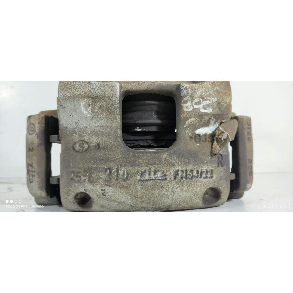 Pinça Peugeot 208 2008 Dianteira Direita 2020 2021/2024