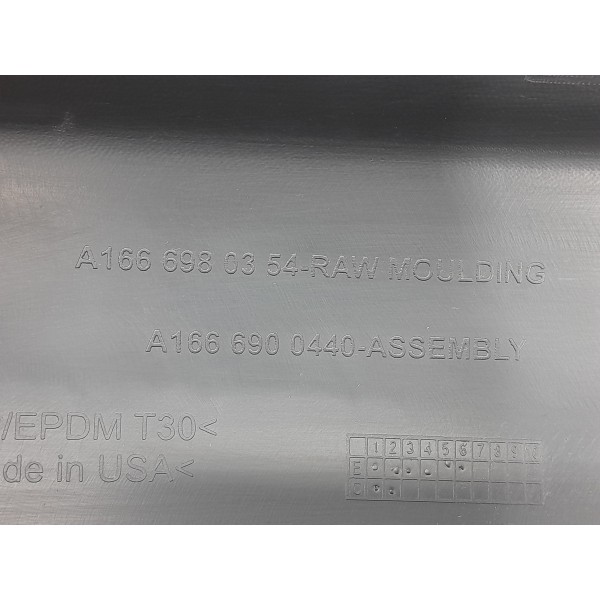 Spoiler Lateral Mercedes Ml350 Direito 12/15 A1666980354 Det