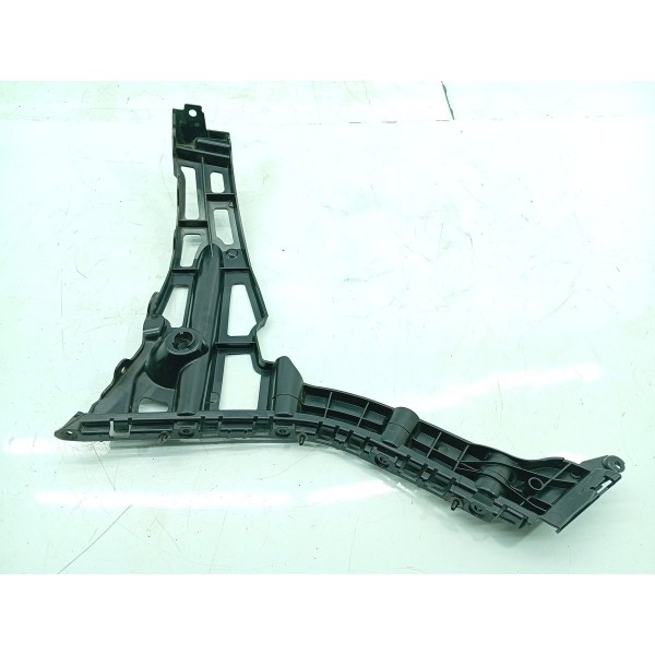 Suporte Guia Parachoque Mercedes C200 Tras Esq 2022/25 Orig