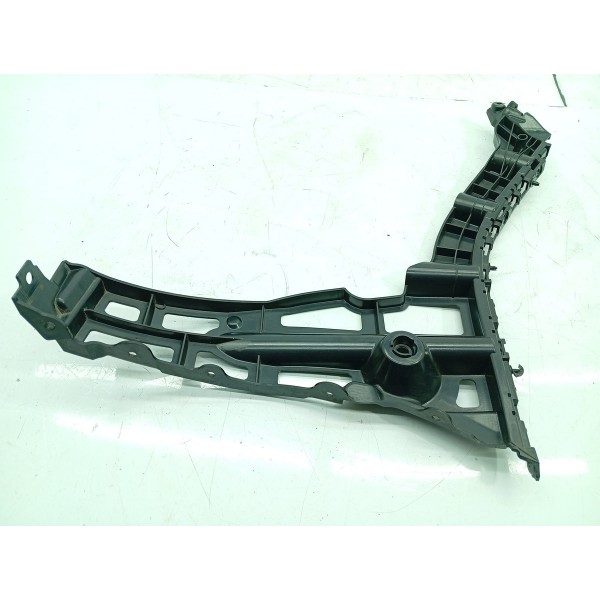 Suporte Guia Parachoque Mercedes C300 Tras Esq 2022/25 Orig