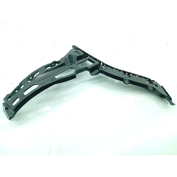 Suporte Guia Parachoque Mercedes C300 Tras Esq 2022/25 Orig