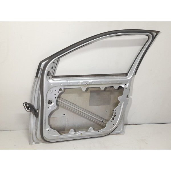 Porta Dianteira Direita Volkswagen Polo 2003/2015 Detalhe Direito Cinza