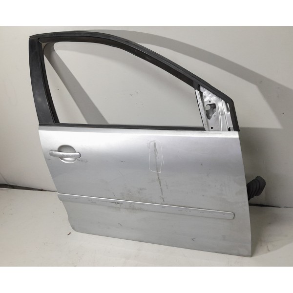 Porta Dianteira Direita Volkswagen Polo 2003/2015 Detalhe Direito Cinza