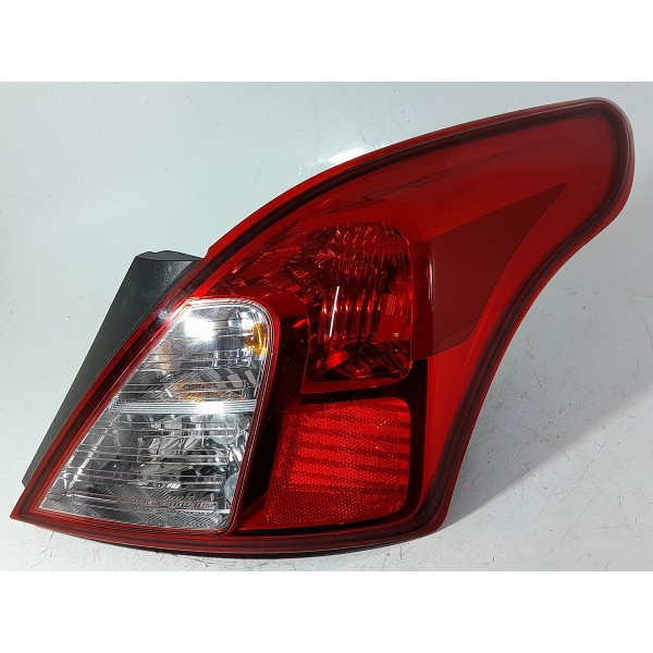 Lanterna Nissan Versa Direita 2016 2017/2020 265503bg0a - Direito/passageiro - Vermelho