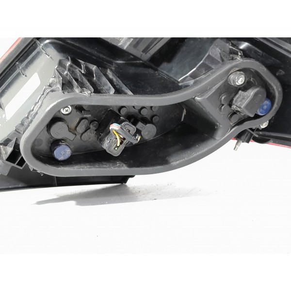 Lanterna Nissan Versa Direita 2016 2017/2020 265503bg0a - Direito/passageiro - Vermelho