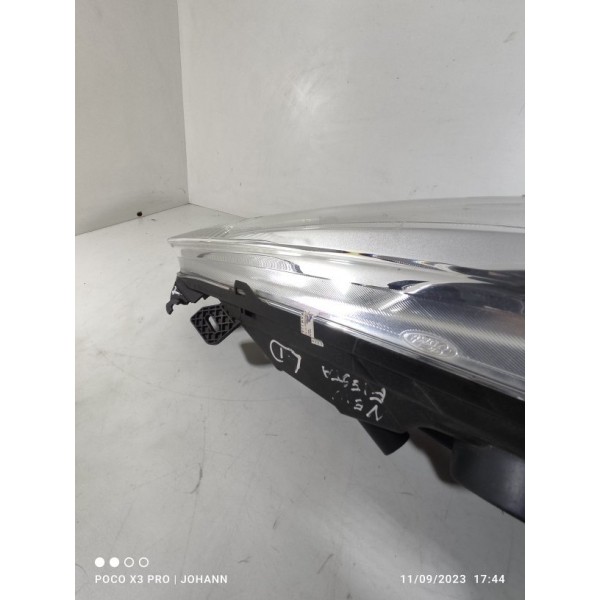 Farol New Fiesta Direito 2011/2017 Detalhe - Direito/passageiro