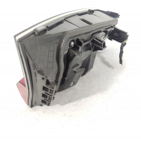 Lanterna Bmw 320 330 Direita Tampa 2019/2023 H8742045410 Direito/passageiro Vermelho