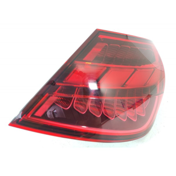 Lanterna Led Mercedes C200 C300 Dir 2022/2025 A2069063400 Direito/passageiro Vermelho
