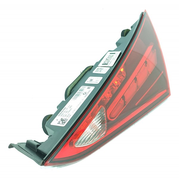 Lanterna Led Mercedes C200 C300 Tampa Dir 22/25 A2069064000 Direito/passageiro Vermelho