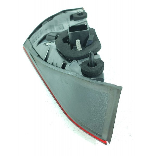 Lanterna Led Mercedes C200 C300 Tampa Dir 22/25 A2069064000 Direito/passageiro Vermelho