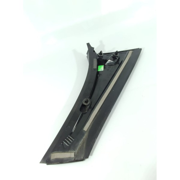 Acabamento Tampa Tras Mercedes Gla200 Esquerd0 A1567900388 Preto