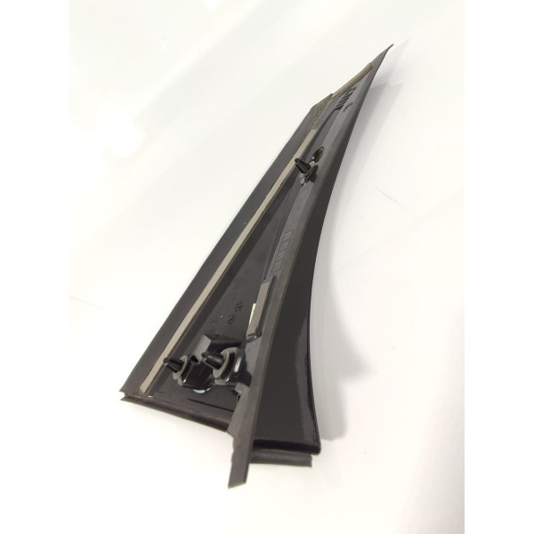 Acabamento Tampa Tras Mercedes Gla200 Esquerd0 A1567900388 Preto