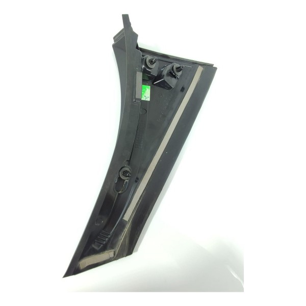 Acabamento Tampa Tras Mercedes Gla200 Esquerd0 A1567900388 Preto