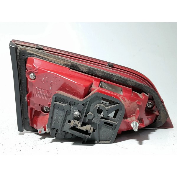 Lanterna Tampa Traseira Audi A4 Direita 2009/2012 8k5945094k Direito/passageiro Vermelho