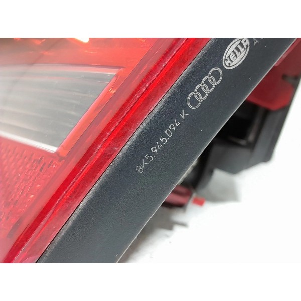 Lanterna Tampa Traseira Audi A4 Direita 2009/2012 8k5945094k Direito/passageiro Vermelho