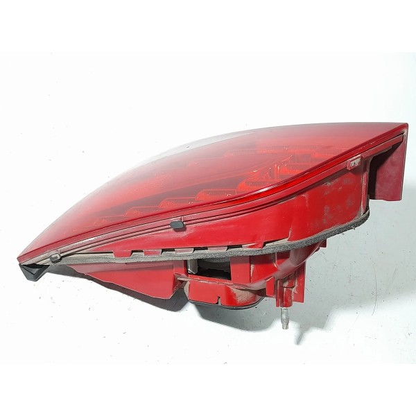 Lanterna Tampa Traseira Audi A4 Direita 2009/2012 8k5945094k Direito/passageiro Vermelho