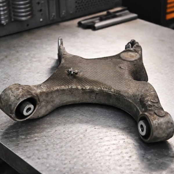 Balança Traseira Bmw 645ci 530 E60 Direita 6755990