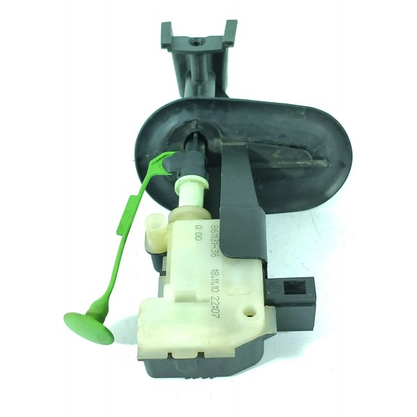 Trava Portinhola Tanque Volvo Xc60 V60 2010/2016 Det