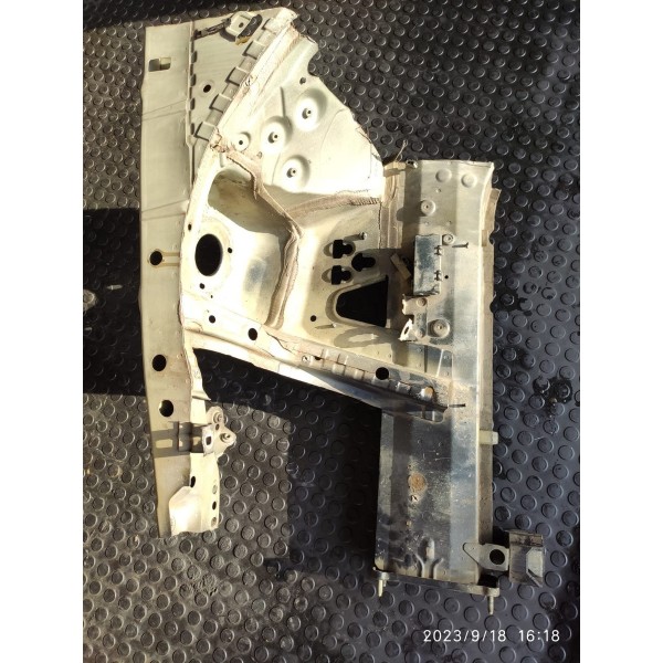 Longarina Caixa Roda Bmw 118 120 130 Esq 2004 A 2010 /32468